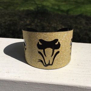 Sparkling viper cuff